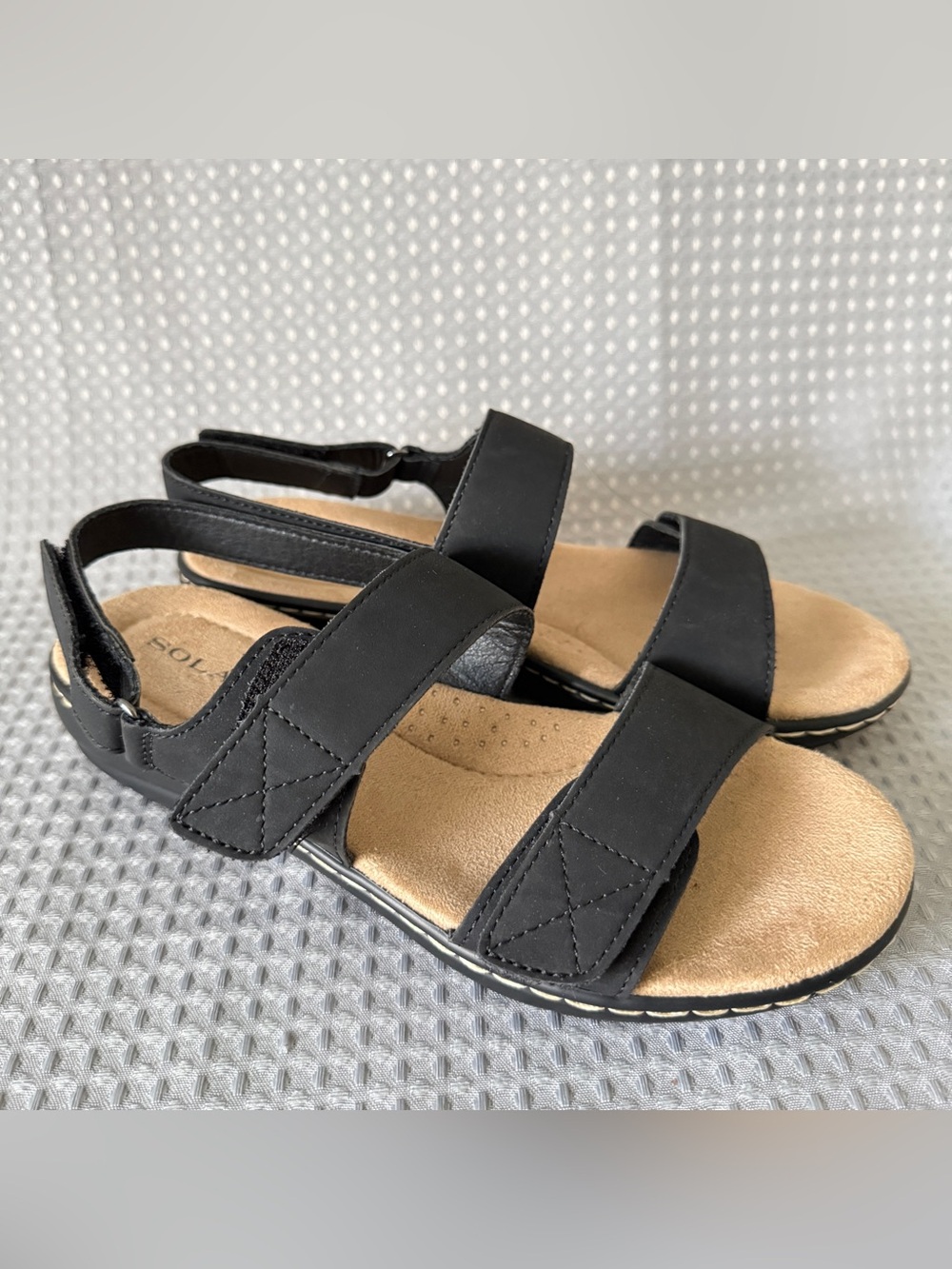 Solanz Women's Size 7 Black Comfort Strappy Sandals Adjustable Hook Loop Walking